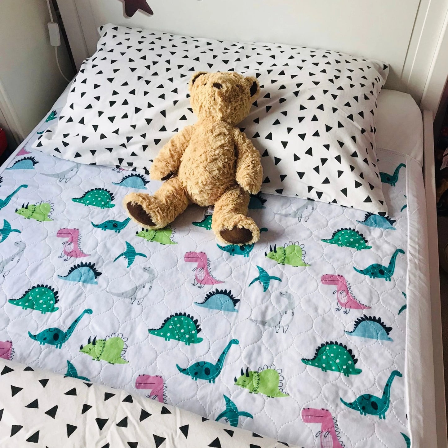 Hygge Sheets Bed Pad with Wings | Dinosaurs | Mattress Protector